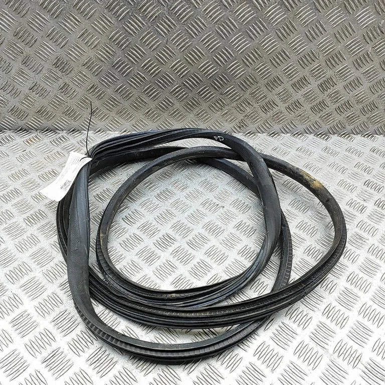 Esiukse tihend (ukse pool) – Volkswagen Amarok (2010-2020)