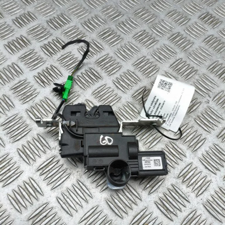 Rear seat headrest – Volvo S90, V90 (2016-)