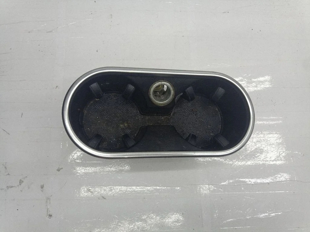 Uchwyt na kubki (przedni) – Porsche Cayenne (92A) (2010-2017)