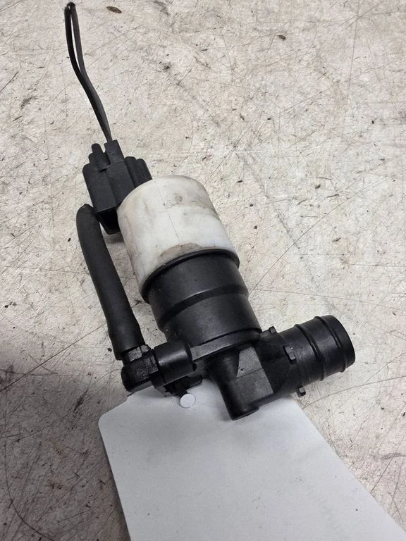 Windscreen/windshield washer pump – Jaguar XF X260 (2015-)