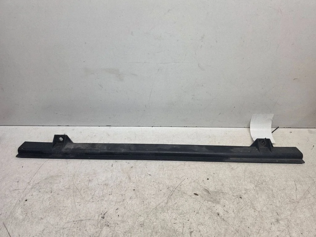 Radiator trim GX738A107AB
