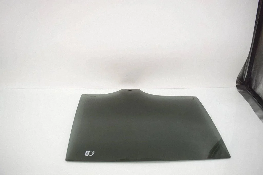 Rear door window glass 8496662