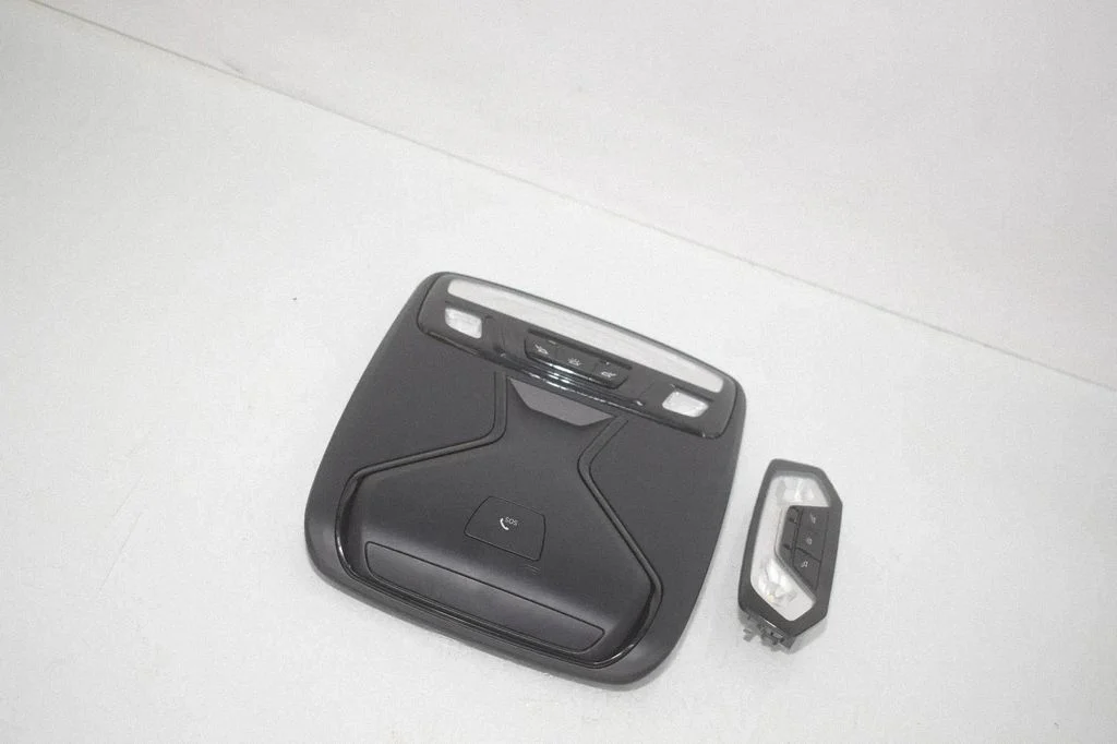 Front seat light 6829010