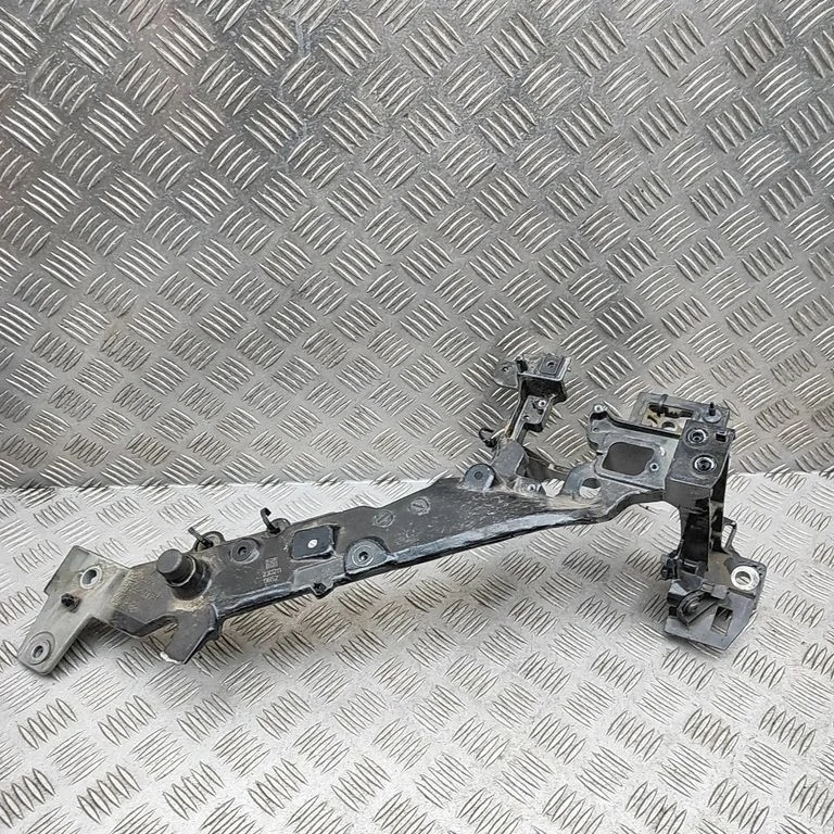 Headlight/headlamp mounting bracket 31688287