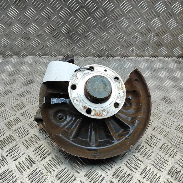 Tagumine rumm 5QA505433