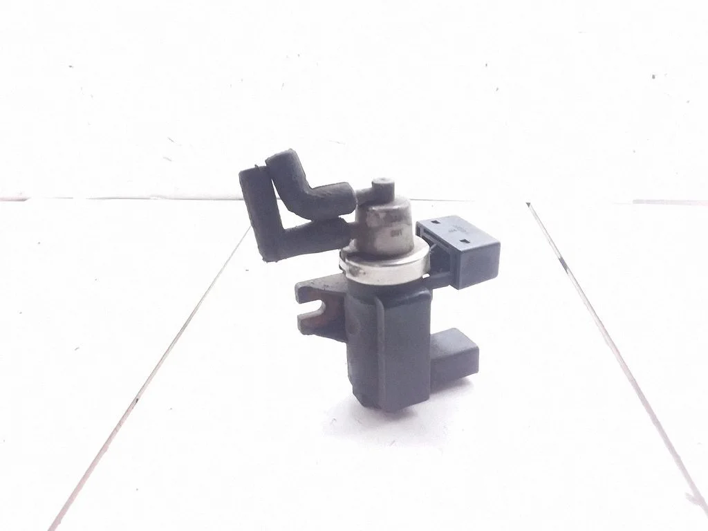 Zawór elektromagnetyczny turbo 8E0906627A