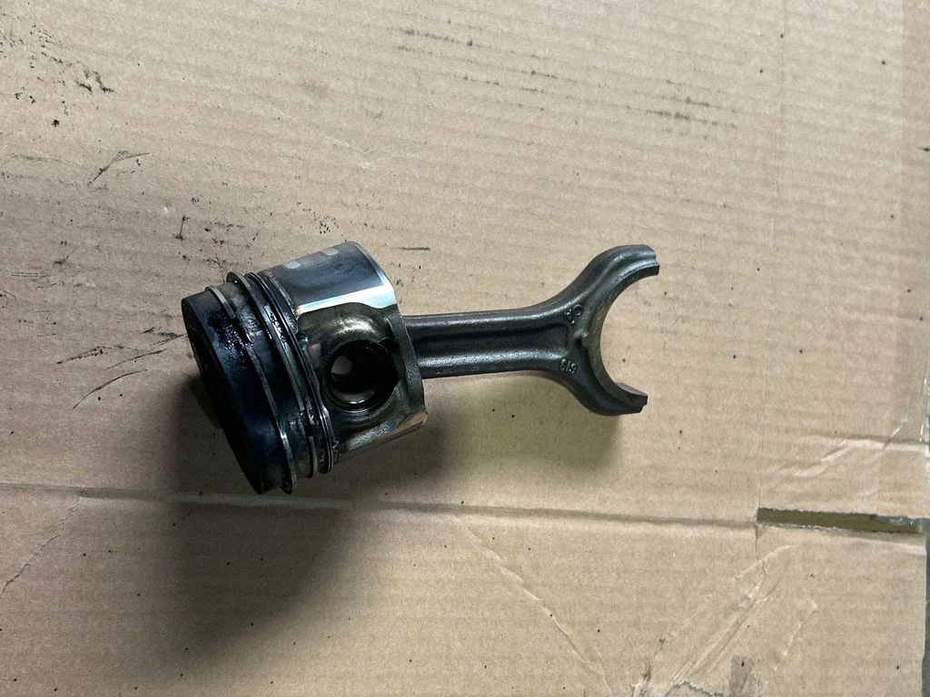 Tłok z korbowodem 75L118