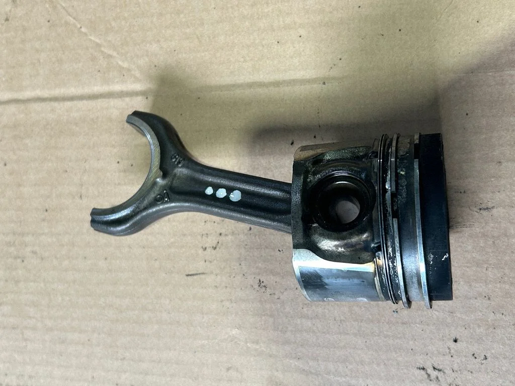 Tłok z korbowodem 75L118