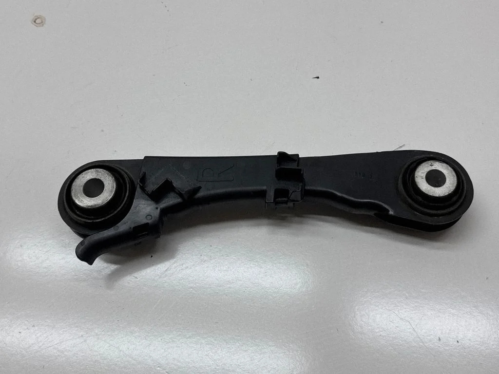 Rear control arm 6867337