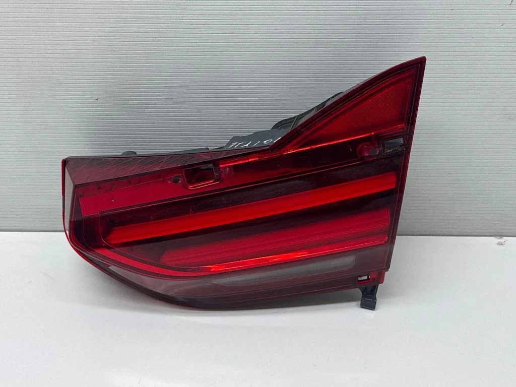 Tailgate rear/tail lights 7342970