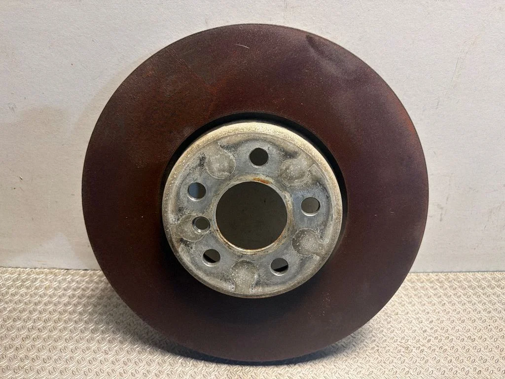 Front brake disc – front left