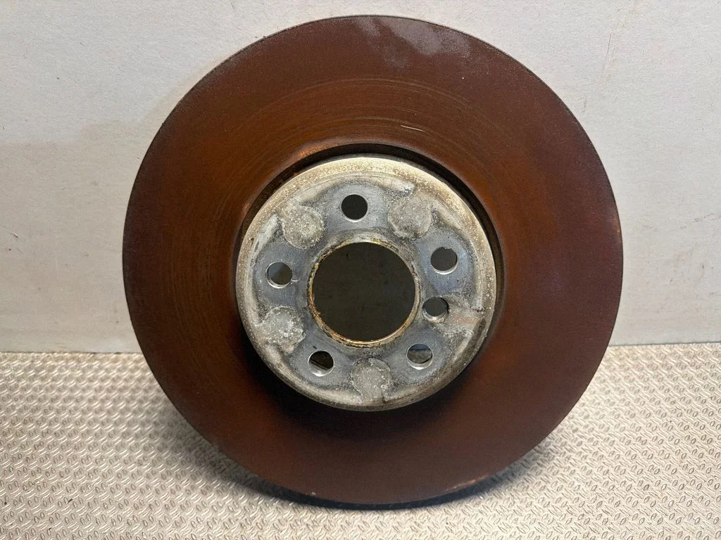 Front brake disc – front right