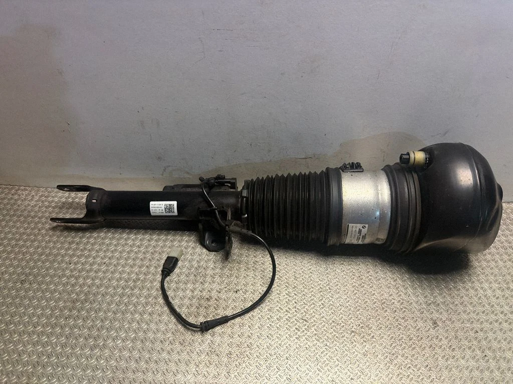Air suspension front shock absorber 78687755405
