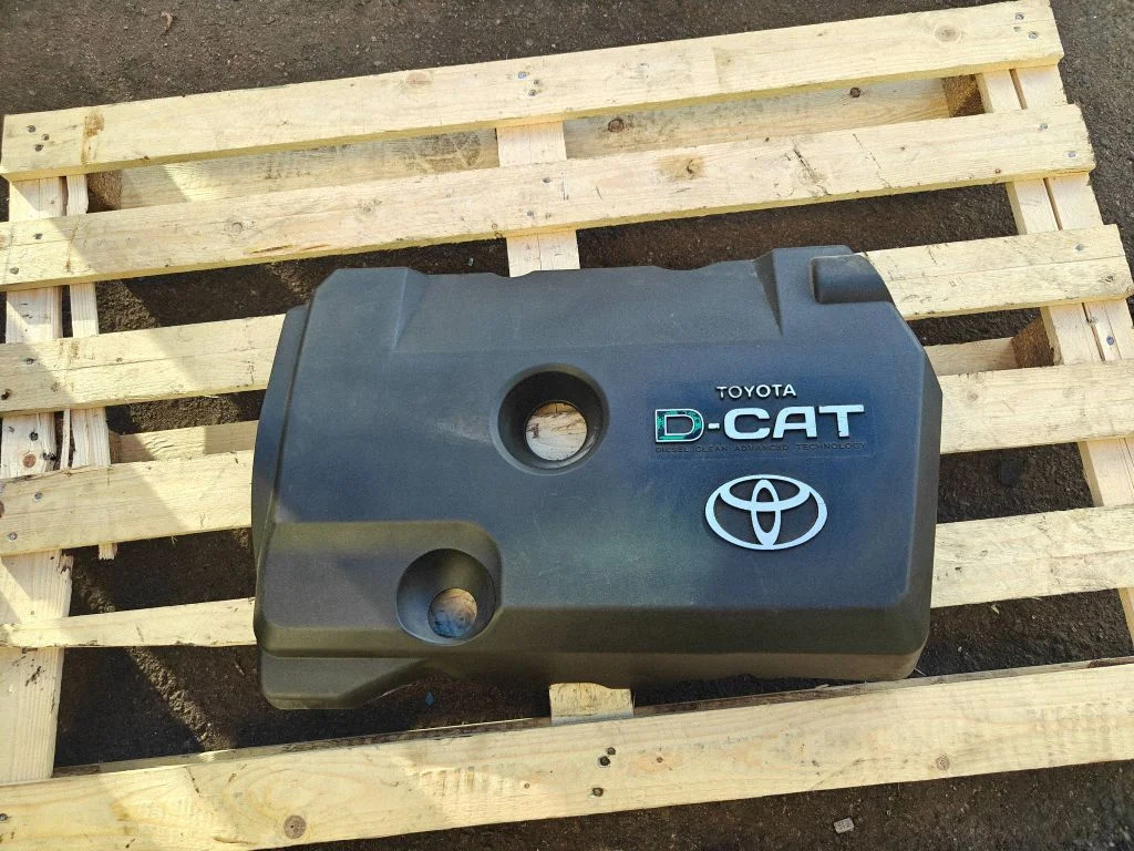Engine cover (trim) – Toyota Corolla Verso AR10 (2004-2009)