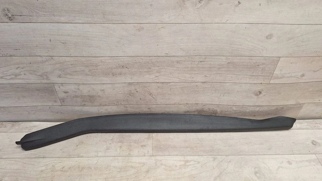 Front door trim (molding) 5M0837382C