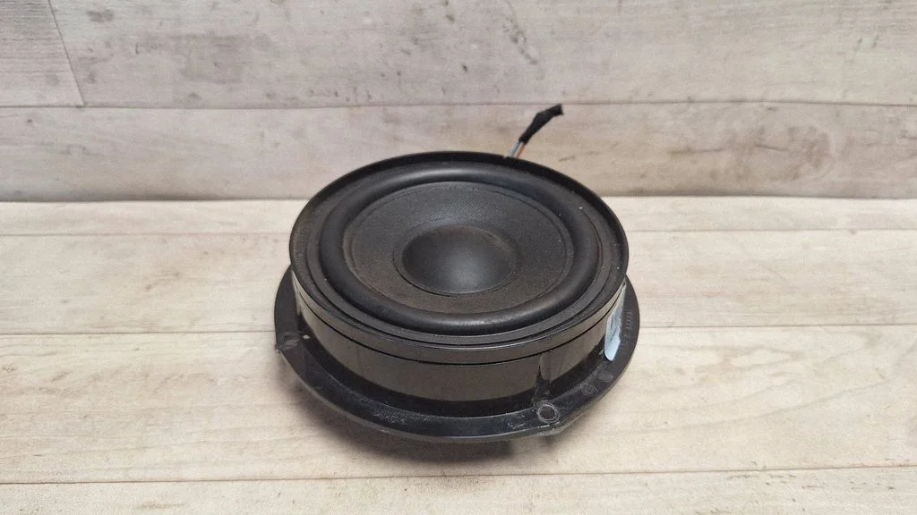 Rear door speaker – Volkswagen Jetta IV (1999-2005)