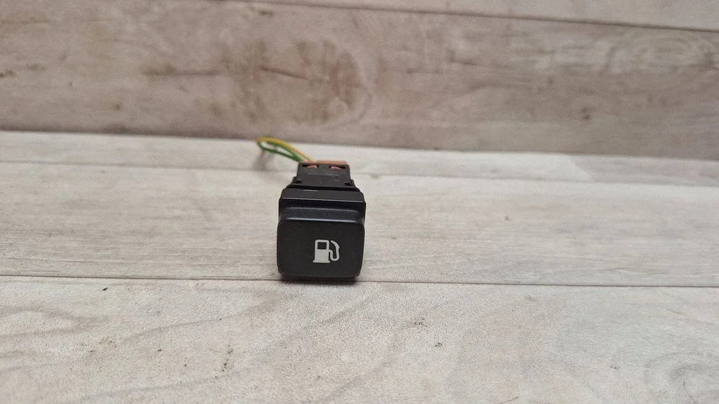 Fuel tank opening switch – Citroen C4 Grand Picasso (2007-2013)