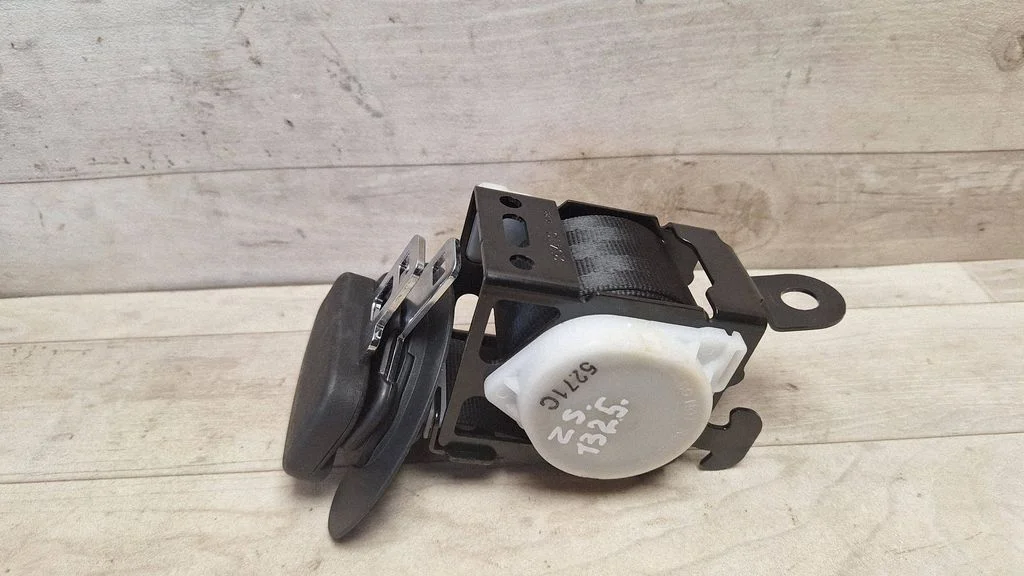 Middle seatbelt (rear) – Citroen C4 Grand Picasso (2007-2013)
