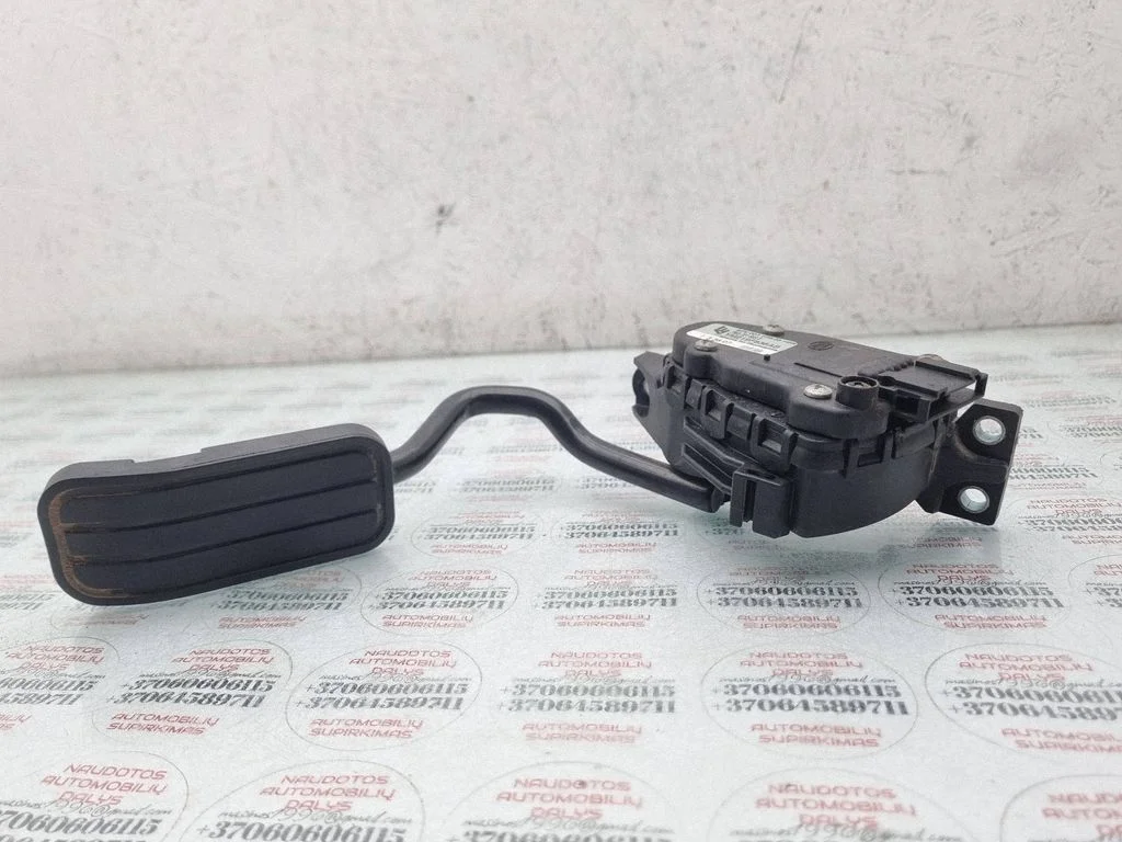 Accelerator throttle pedal 7M3721603E