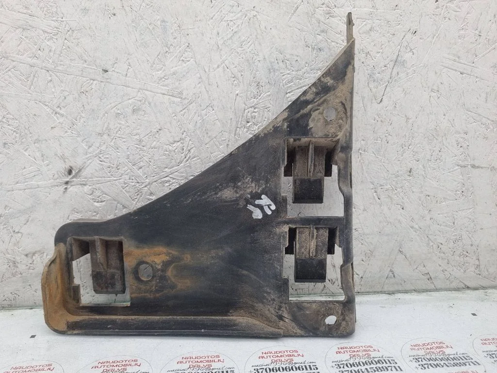Front bumper mounting bracket 7M3807183A