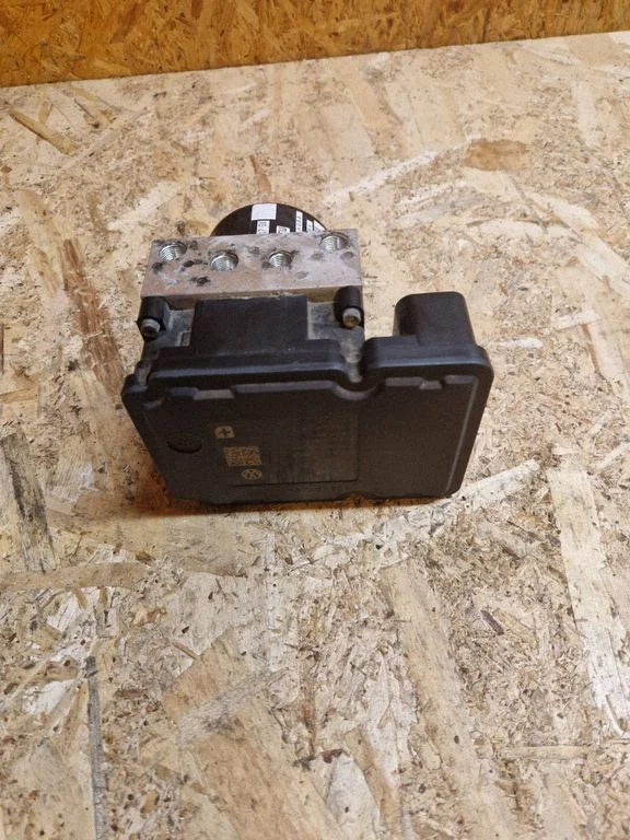 ABS block – Volkswagen Jetta VI (2011-2018)