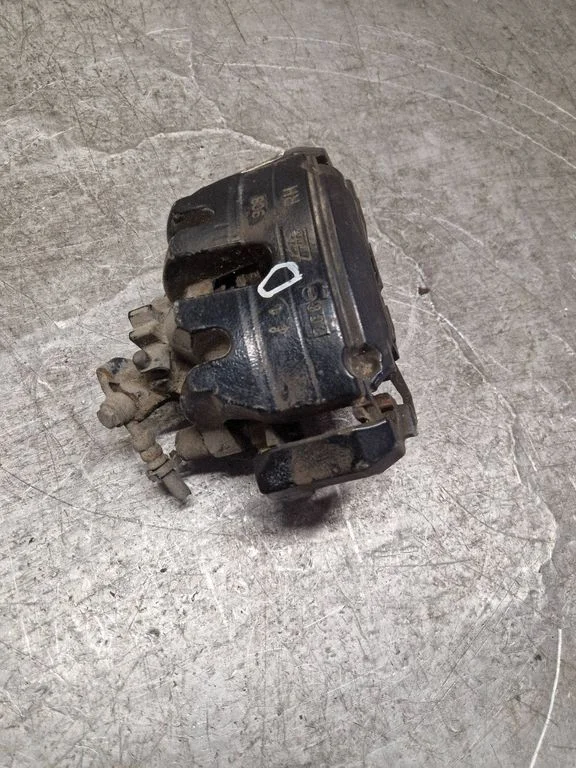 Front brake caliper – right