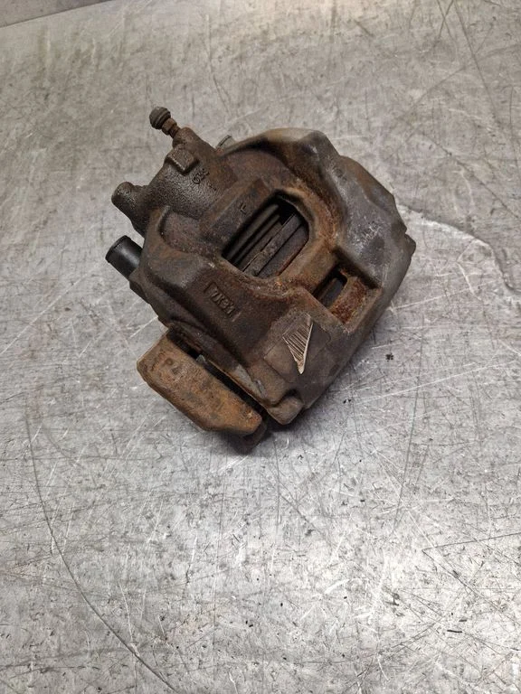 Front brake caliper 7K31