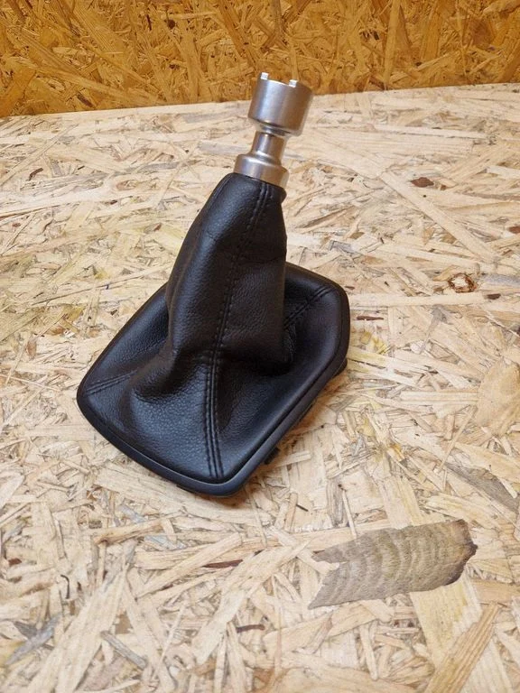 Handbrake lever cover (leather/fabric) – Ford Fiesta (2017-)