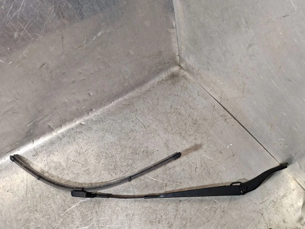 Windshield/front glass wiper blade 9822931680