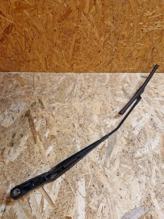 Front wiper blade arm – Skoda Fabia Mk3 (NJ) (2015-2021)
