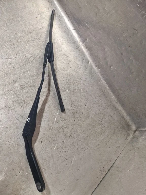 Windshield/front glass wiper blade 9806441