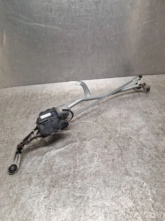 Front wiper linkage and motor – Mercedes-Benz C-Class W205 (2014-2021)
