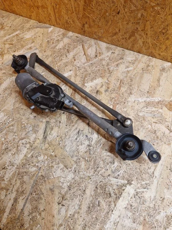 Front wiper linkage and motor KD5367340