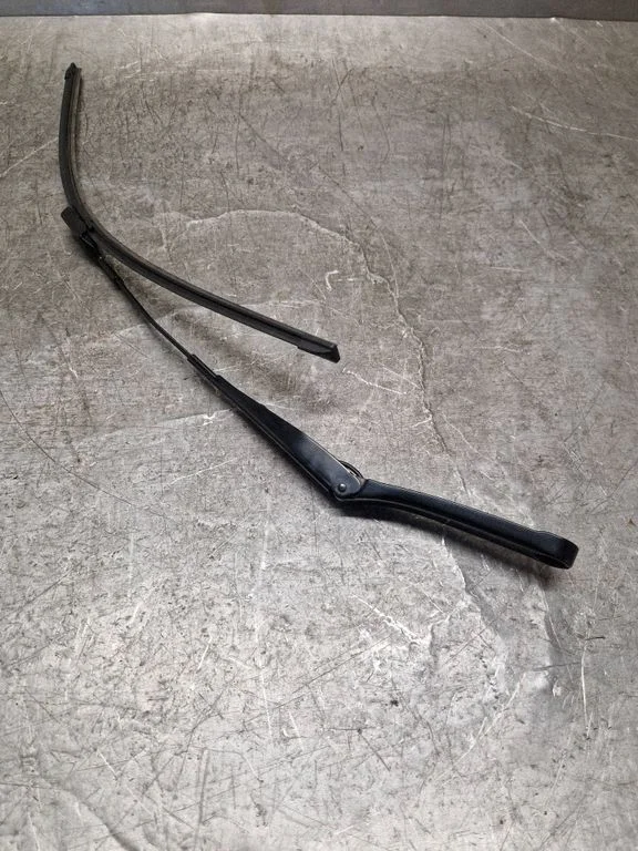 Front wiper blade arm – Skoda Octavia Mk4 (2019-)