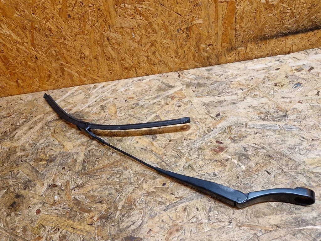 Front wiper blade arm – Peugeot 308 (2013-2021)