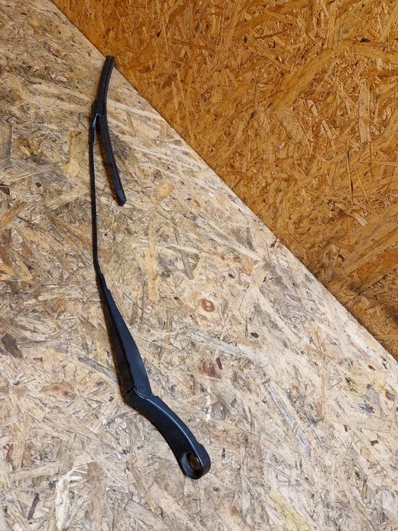 Front wiper blade arm – Peugeot 308 (2013-2021)