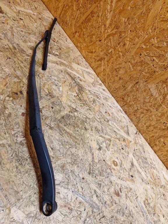 Front wiper blade arm 16B18 – KG Mobility Tivoli XLV (2015-)