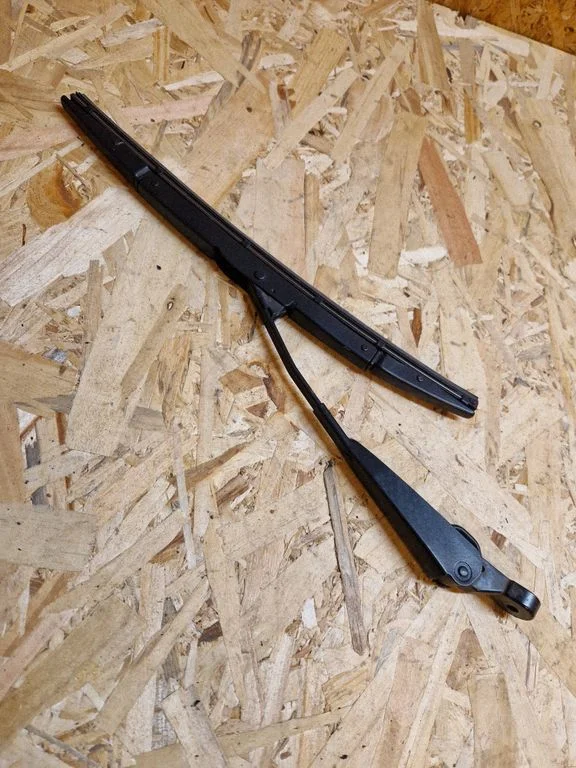 Rear wiper blade arm H8191