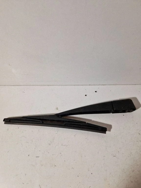Rear wiper blade arm – Citroen C4 Grand Picasso (2013-2018)