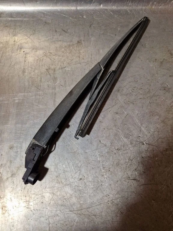 Rear wiper blade arm – Nissan Qashqai (2014-2016)