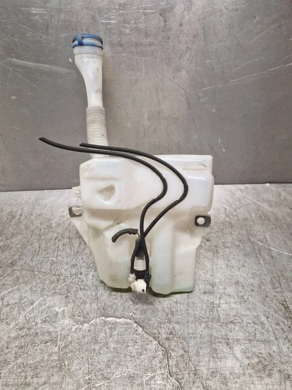 Windshield washer fluid reservoir/tank AV6117B613A