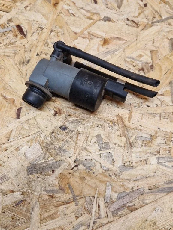 Klaasipesuvedeliku pump (klaaside) – Nissan Qashqai (2006-2010)