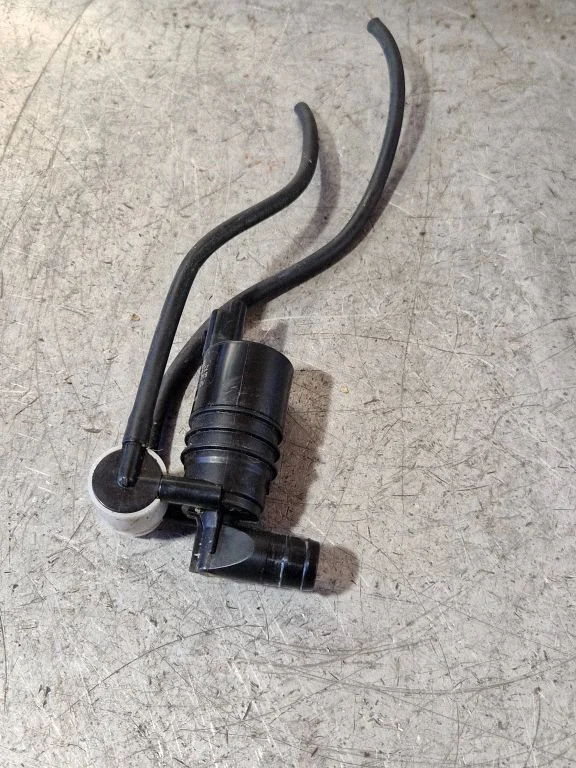 Windscreen/windshield washer pump – Citroen C5 (2008-2016)