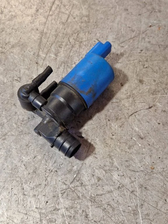 Windscreen/windshield washer pump – Citroen C5 (2008-2016)