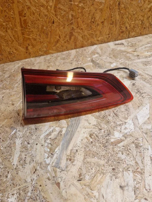 Tailgate rear/tail lights EM2B13A602BG