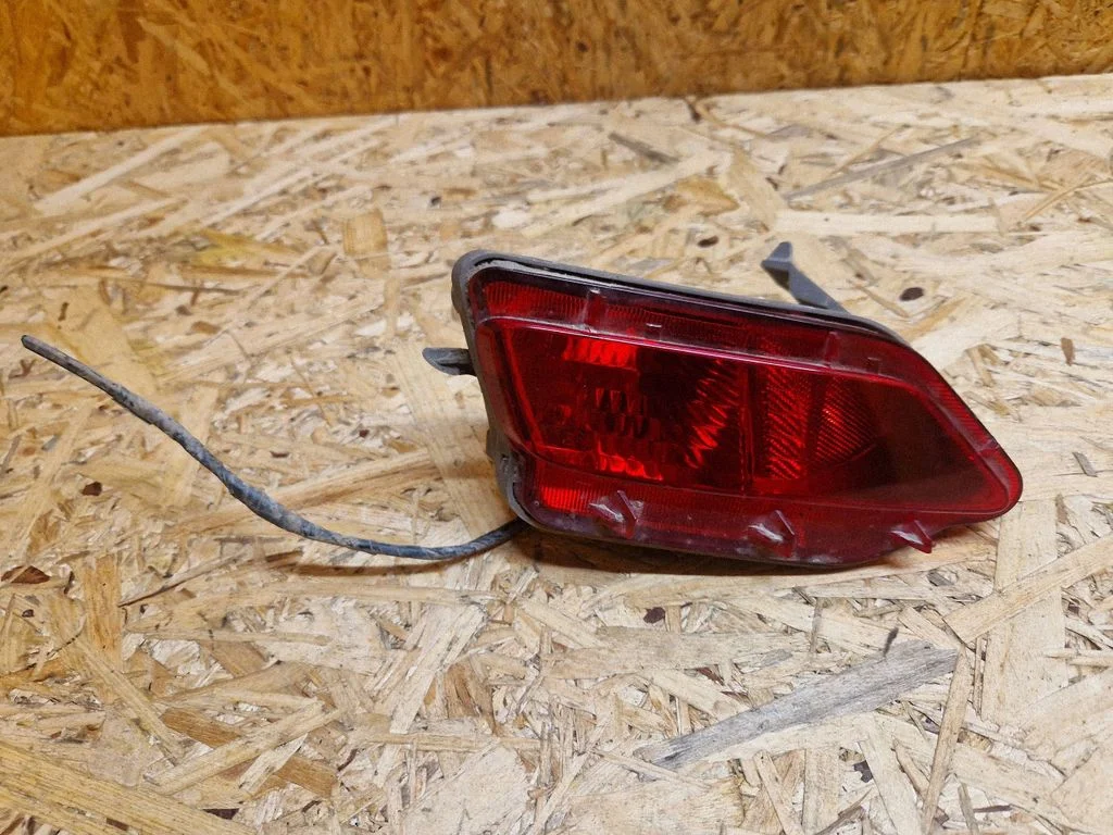 Rear fog light – Toyota RAV 4 (XA40) (2012-2018)