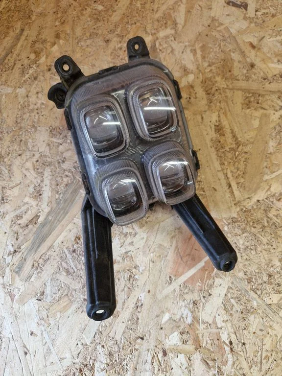 Front fog light 92202F1100