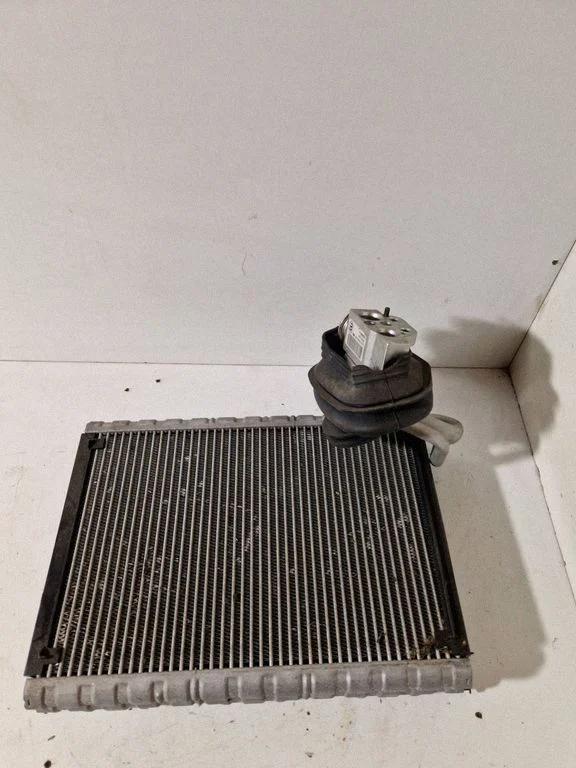 Air conditioning (A/C) compressor (pump) HFC134A