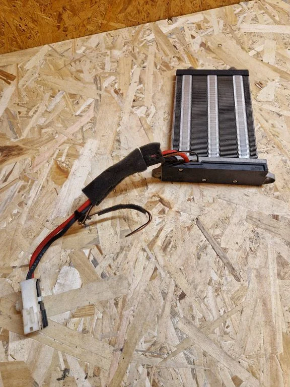 Elektriline salongi küttekeha radiaator 6G9118K463DA