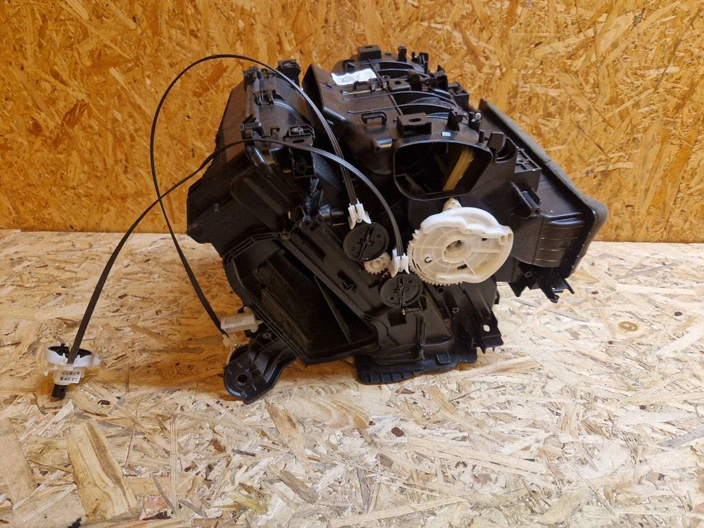 Salongi kütte- ja kliimaploki plastkorpus – Toyota RAV 4 (XA40) (2012-2018)
